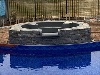 Black river mica ashlar - hot tub